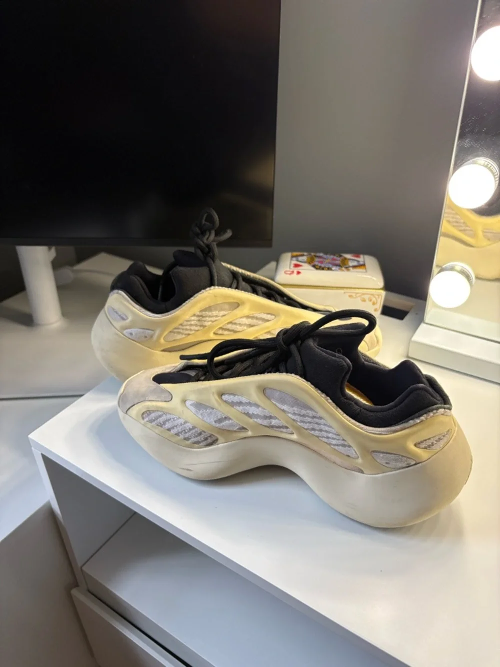 Adidas Yeezy 700 V3 Azael - Picture 2 of 2